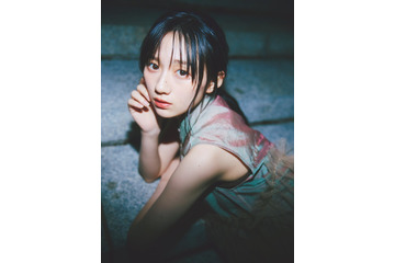 乃木坂46川崎桜、ノースリーブ姿で透明素肌際立つ 画像