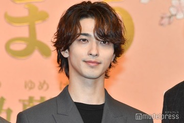 横浜流星、大河「べらぼう」現場で「頻繁にチェックしている」ことは？ 画像