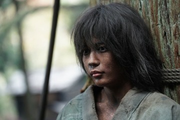 なにわ男子・長尾謙杜の“変貌”を大泉洋＆堤真一が絶賛「どんどんかっこよくなっていく」新場面写真解禁【室町無頼】 画像