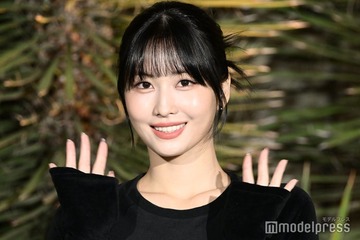 TWICEモモ、胸元穴開き大胆ドレス姿披露「完璧スタイル」「ビジュ爆発」と反響続々 画像