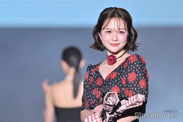 村重杏奈、美デコルテ輝くエレガントワンピで華麗なランウェイ【TGCしずおか2025】 画像