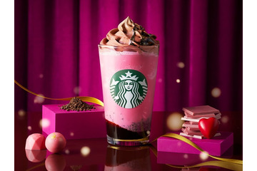 スタバ、美しいピンク色の新作「ルビー ショコラ シンフォニー フラペチーノ」チョコの甘さに華やかな酸味がアクセント 画像