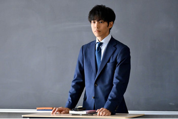 「御上先生」松坂桃李、設定秘話明かす「生徒たちの衣装は…」3話で“幻影の男”との関係性明らかに 画像