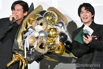 M!LK佐野勇斗、舞台上で号泣 Snow Man目黒蓮へ7枚のサプライズ手紙「俺泣いたら意味わからないじゃん」【トリリオンゲーム】 画像