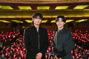 「カラオケ行こ！」綾野剛＆齋藤潤、上海で舞台挨拶＆観光「また共演するなら？」に回答 画像