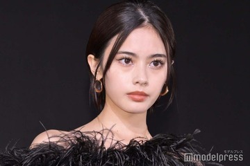 「御上先生」で話題・安斉星来、美背中ざっくりドレス姿披露「大人っぽい」「まるで絵画」 画像