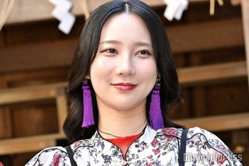 ファーストサマーウイカ、レトロワンピで美脚スラリ「スタイル抜群」「新鮮」と反響 画像