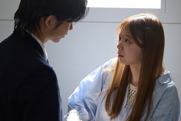 【復讐カレシ～溺愛社長の顔にはウラがある～ 第1話】舞香（紺野彩夏）、社長・駿（鈴木仁）からの思わぬ提案に戸惑い 画像