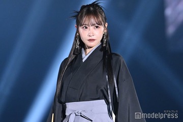 FRUITS ZIPPER櫻井優衣、トップバッターで「アイドルランウェイ」開幕 黒着物オマージュ衣装でシックに【IDOL RUNWAY COLLECTION 2025】 画像