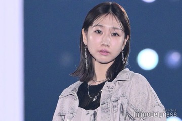 柏木由紀、大胆スリットから美脚スラリ デニムセットアップ姿披露【関コレ2025S/S】 画像