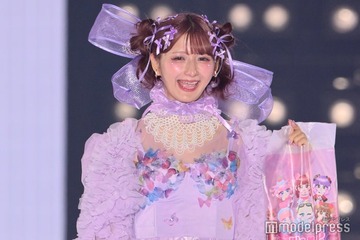 しなこ、豪華バースデーショット公開「らしさ全開で素敵」「ケーキ可愛すぎ」と反響 画像