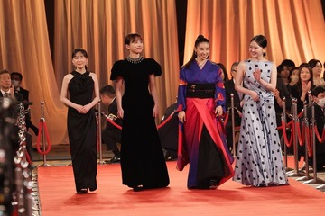 土屋太鳳、艶やか着物で存在感 山田杏奈は美背中ざっくりドレス姿披露【第48回日本アカデミー賞】 画像