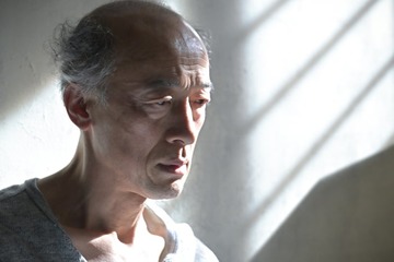「クジャクのダンス」遠藤力郎役・酒向芳、高校の後輩だと判明した共演者「言われて驚きました」【インタビュー】 画像