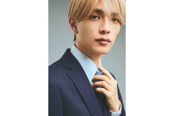 なにわ男子・高橋恭平、スーツ姿3スタイル披露 画像