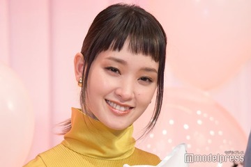 剛力彩芽、ミニ丈×ロングブーツで美脚のぞく「スタイル抜群」「魅力的」と反響 画像