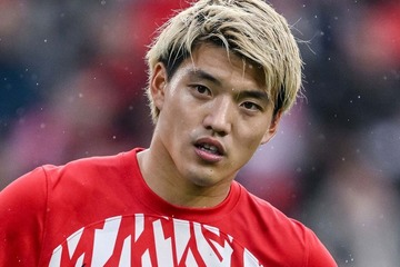 堂安律選手、美人妻との密着2ショット公開「幸せオーラ全開」「美男美女すぎる」の声 画像