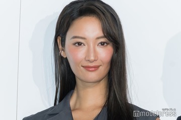 菜々緒、美スタイル際立つノースリーブ姿で登場 下着選びのこだわり明かす 画像