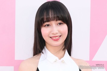Cocomi、川沿いの桜バックに夜のお散歩ショット披露「カジュアルコーデ素敵」「素の表情可愛い」の声 画像