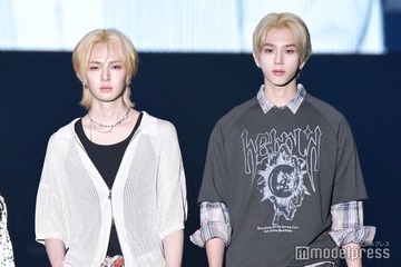 EPEXミュー＆ベクスン、ペアでランウェイ登場 ハイトーンヘアで儚い魅力【TGC熊本2025】 画像