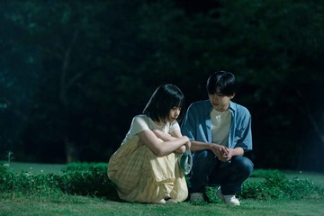 なにわ男子・長尾謙杜、涙で告白 當真あみを抱き寄せるクライマックスシーン公開【おいしくて泣くとき】 画像