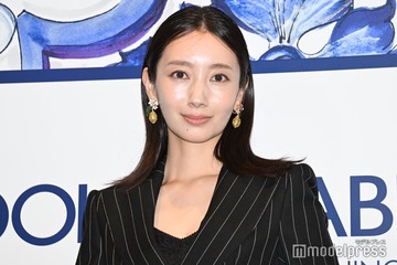 波瑠、パンツスタイルで美スタイル輝く 自宅のこだわり明かす 画像