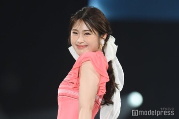 渋谷凪咲、トップバッターで「サツコレ」開幕 2度振り返る仕草にドキッ【サツコレ2025S/S】 画像