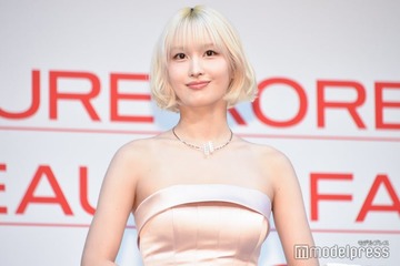 TWICEモモ、ホルターネックで美デコルテ大胆披露「ビジュ最強」「美しすぎる」と絶賛の声 画像