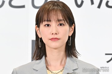 桐谷美玲、美ウエストのぞく私服姿 人気アニメのパネルとの写真に反響「素敵」「可愛すぎる」 画像