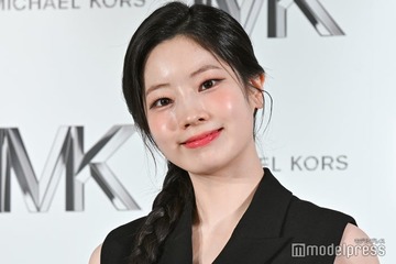 TWICEダヒョン、ニットミニスカから圧巻の美脚輝く「頭身がすごい」「まっすぐで綺麗」と反響 画像