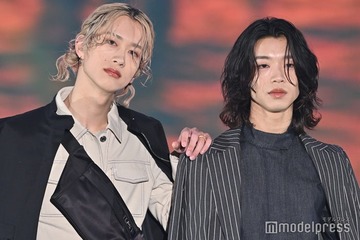 もーりーしゅーと、綺麗めコーデで雰囲気ガラリ もーりーはツインお団子ヘア【GirlsAward 2025SS】 画像