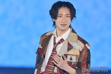 B&ZAI川崎星輝、ランウェイにシークレット登場 1年ぶり「ガルアワ」出演でウィンク【GirlsAward 2025SS】 画像