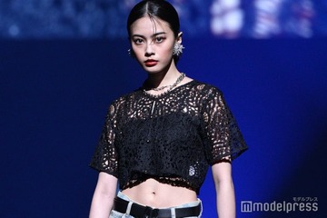 「御上先生」で話題・安斉星来、引き締まった美ウエスト披露 クールなブラックコーデ【TGC香川2025】 画像