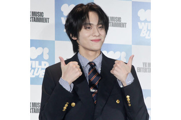山下幸輝、金髪に！メガネをかけた最新SHOTに絶賛の声「ビジュ良すぎて頭抱える」「ときめきが止まりません」 画像