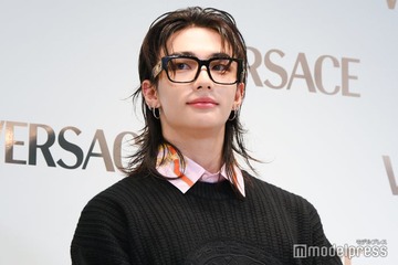 Stray Kidsヒョンジン、茶髪ショート姿カムバックで反響続々「爽やか王子様」「声出た」 画像