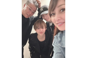 渡辺美奈代、夫＆イケメン息子たちとパシャリ！家族4SHOTに「美男美女」「素敵なファミリー」の声 画像