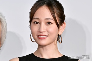 前田敦子、美ウエスト＆デコルテ披露の私服ショット公開「着こなしオシャレ」「憧れのスタイル」と反響 画像