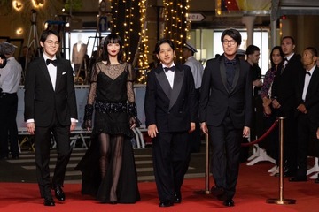 二宮和也＆小松菜奈、カンヌのレッドカーペットデビュー「８番出口」世界初お披露目 画像