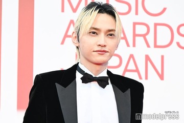 SKY-HI、スタイリッシュなタキシード姿で登場 レカペでは紳士的な対応も【MUSIC AWARDS JAPAN】 画像