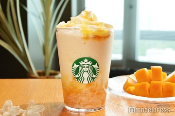 スタバ新作「オリエンタル マンゴー & ティー フラペチーノ」試飲レポ アジアンリゾートの情景浮かぶ華やかな一杯 画像