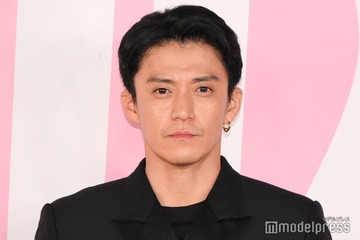 小栗旬、家族旅行で「身バレ」気にする娘に「窮屈な思いさせちゃってる」 画像