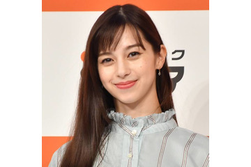 「美の塊」中条あやみ、ほっそりウエストが覗くホワイトコーデに絶賛の声「憧れのスタイルすぎる」 画像