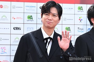 NEWS加藤シゲアキ、リボンタイのフォーマルスタイルでレカペ登場【SSFF＆ASIA2025】 画像