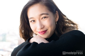 「テラハ」谷川りさこ、1年前に結婚していた 夫とのウェディングフォトも公開 画像