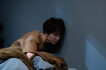 Snow Man渡辺翔太、怪奇現象にうなされる 事故物件の“謎”迫る場面写真解禁【事故物件ゾク 恐い間取り】 画像