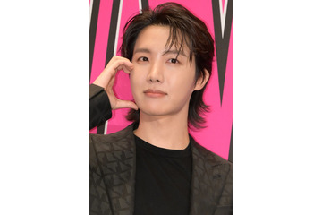 BTS・J-HOPE、割れた腹筋公開で色気全開「バキバキすぎて2度見」「彫刻みたい」の声 画像