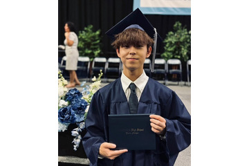 「タイプロ」浅井乃我、高校卒業を報告 アカデミックガウン姿のオフショットに「おめでとう」「かっこよすぎる」と反響 画像