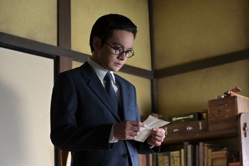 朝ドラ「あんぱん」嵩（北村匠海）呆然のラストシーン、握りしめた電報の内容に注目集まる「とうとう」「耐えられない」 画像