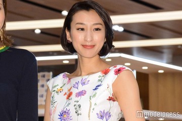 浅田舞、美ボディライン際立つSEXYドレス姿「憧れのスタイル」「着こなせるのがすごい」と反響 画像