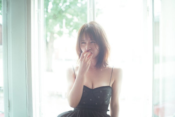 長濱ねる、レディな黒ドレス姿であどけない表情 2nd写真集先行カット第5弾解禁 画像