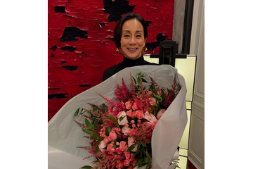 パリ在住・中村江里子、息子の友人からも絶賛の卒業式ファッション披露「自慢のママ」「スタイル抜群」の声 画像